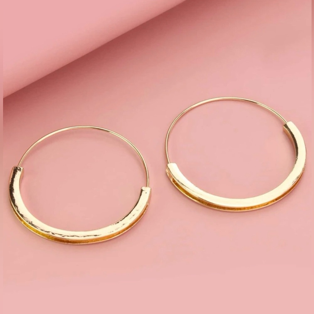 Minimalist Statement Hoop Earrings - Picture 4 of 7